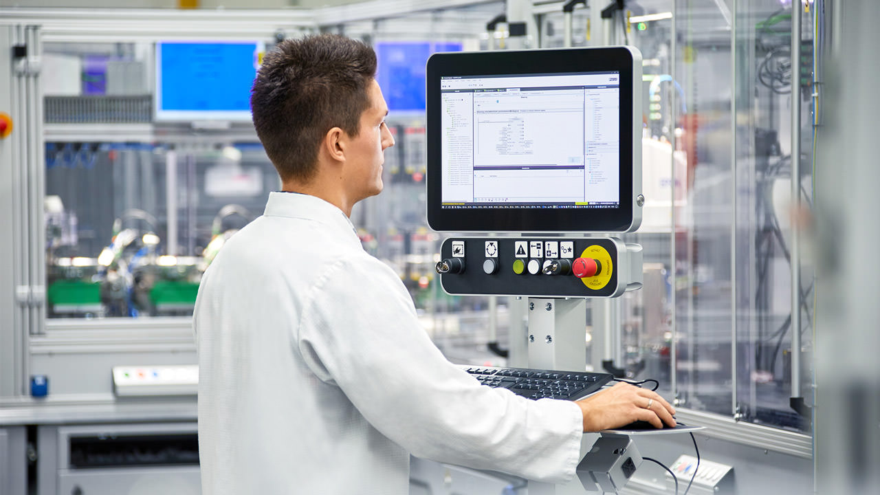 With its all-in-one solutions (AIO), Phoenix Contact offers industrial PCs with a completely closed die-cast aluminum housing (IP65), which are ideally suited for modern operating concepts due to their powerful technology, modular extendibility, and integrated Profisafe functionality.