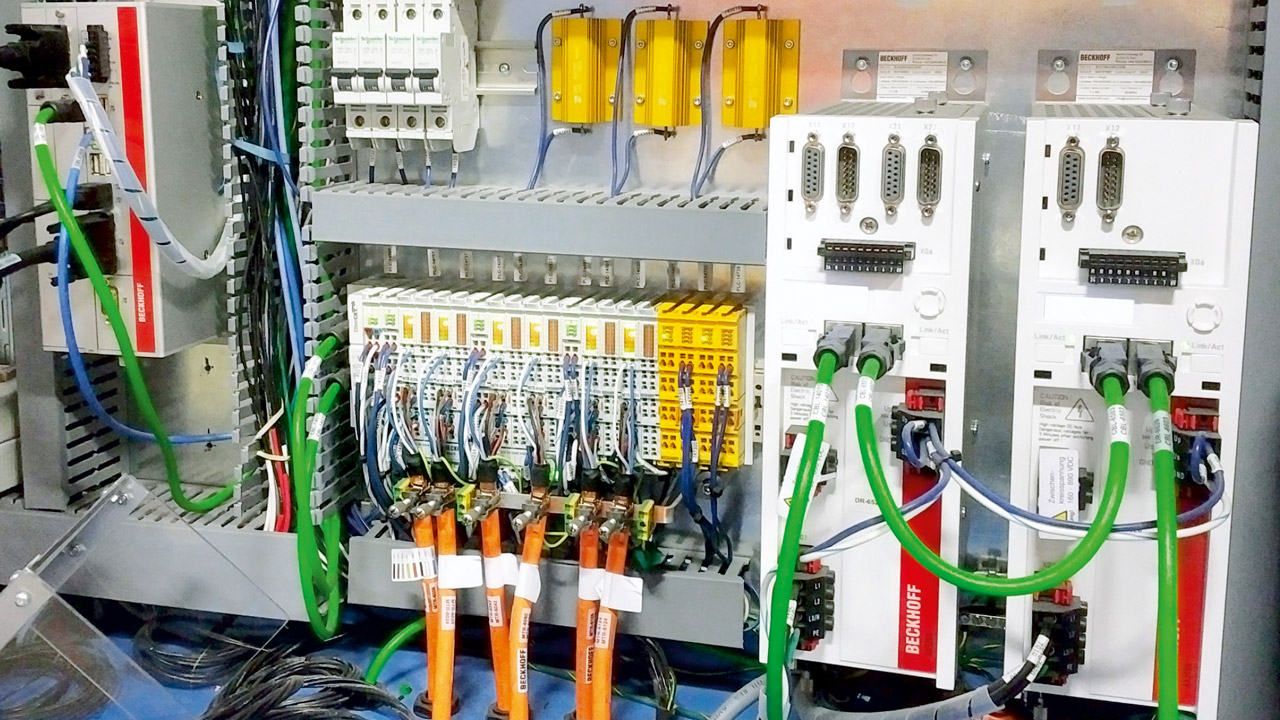 RAMP selected a C6930 control cabinet IPC (left) with an Intel Core i5 processor as its control platform as well as compact EL7211 drive technology (center) and AX5000 series servo drives.