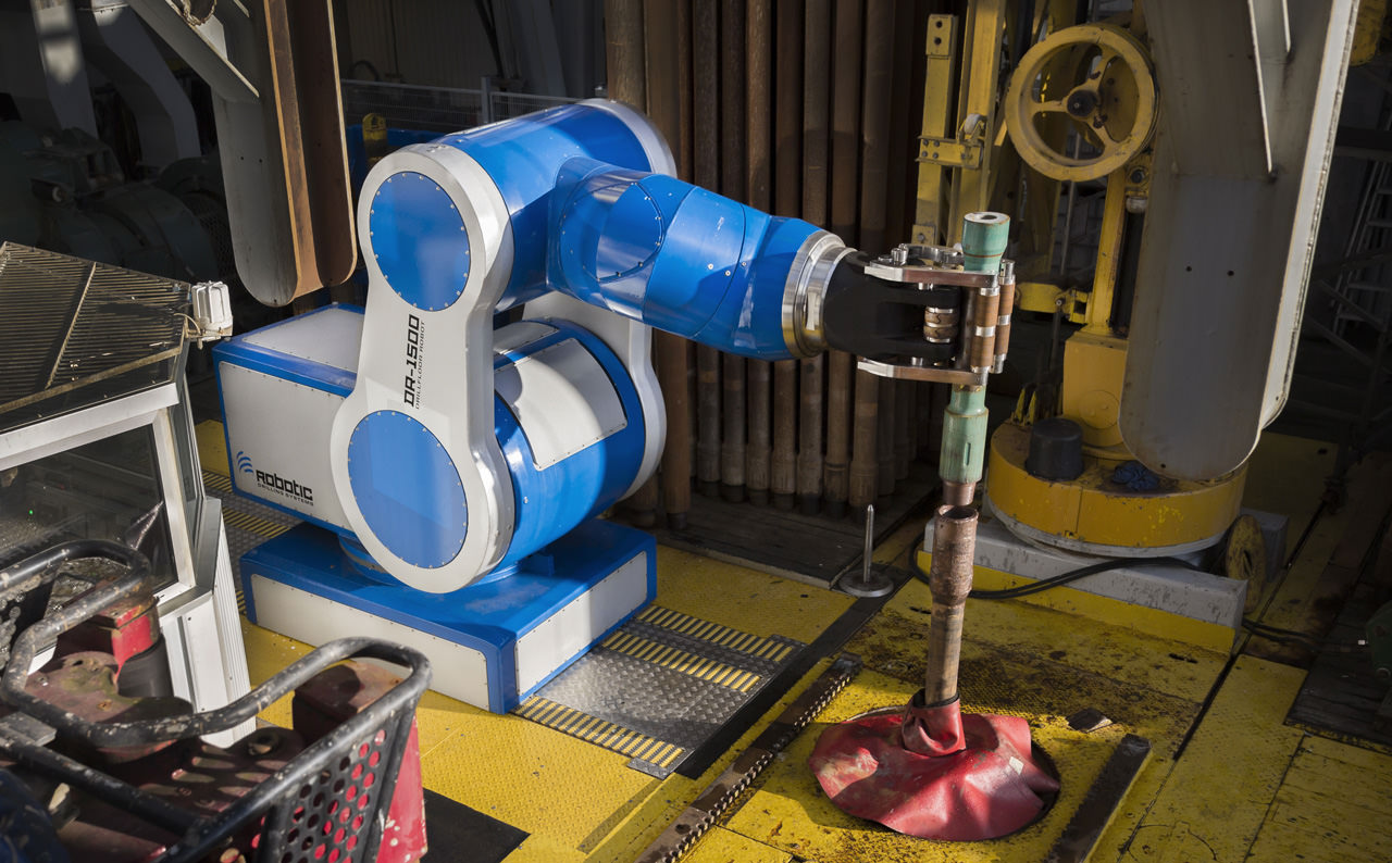 Fully automatic and unmanned operation on the drill floor.