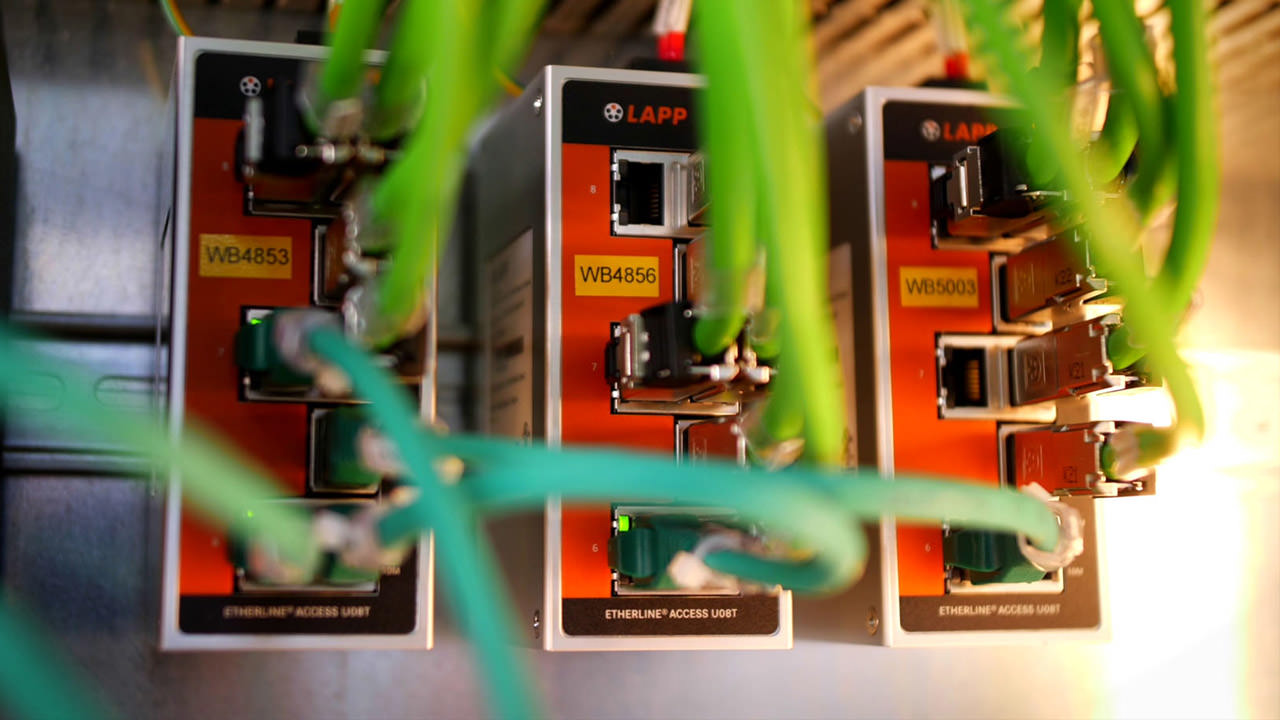 In addition to numerous LAPP data lines and power cables, ETHERLINE ACCESS switches were also used.