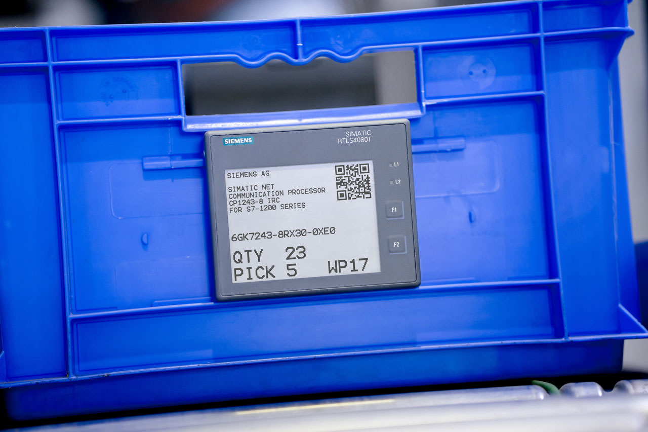 Using RTLS data, it is possible to display information derived from the actual position and status.