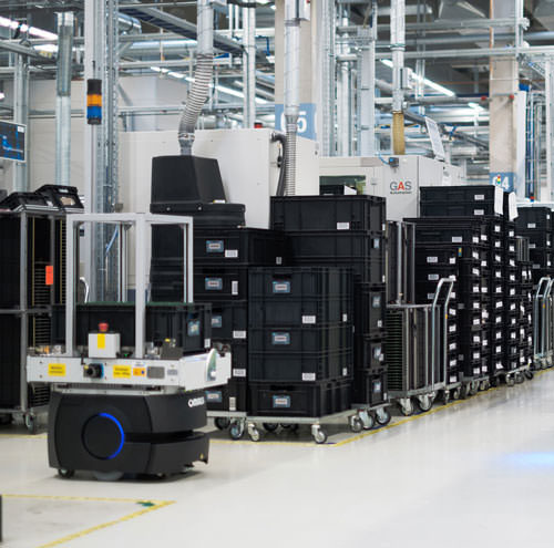 State-of-the-art intralogistics: Simatic RTLS (real-time locating system) gateways and Scalance IWLAN access points in the electronics production at Siemens in Fuerth are efficiently supplied with data and power via Scalance X PoE switches.