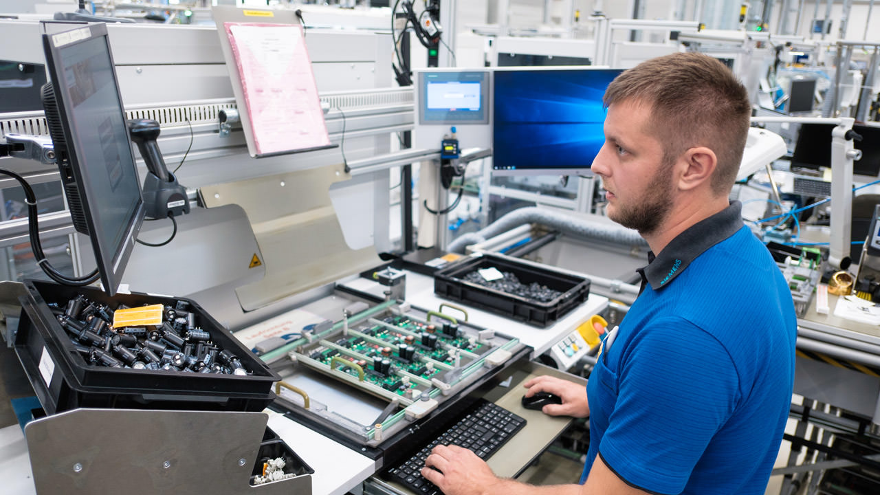 The low volume / high mix production strategy needs new concepts that are supported by modern technologies.