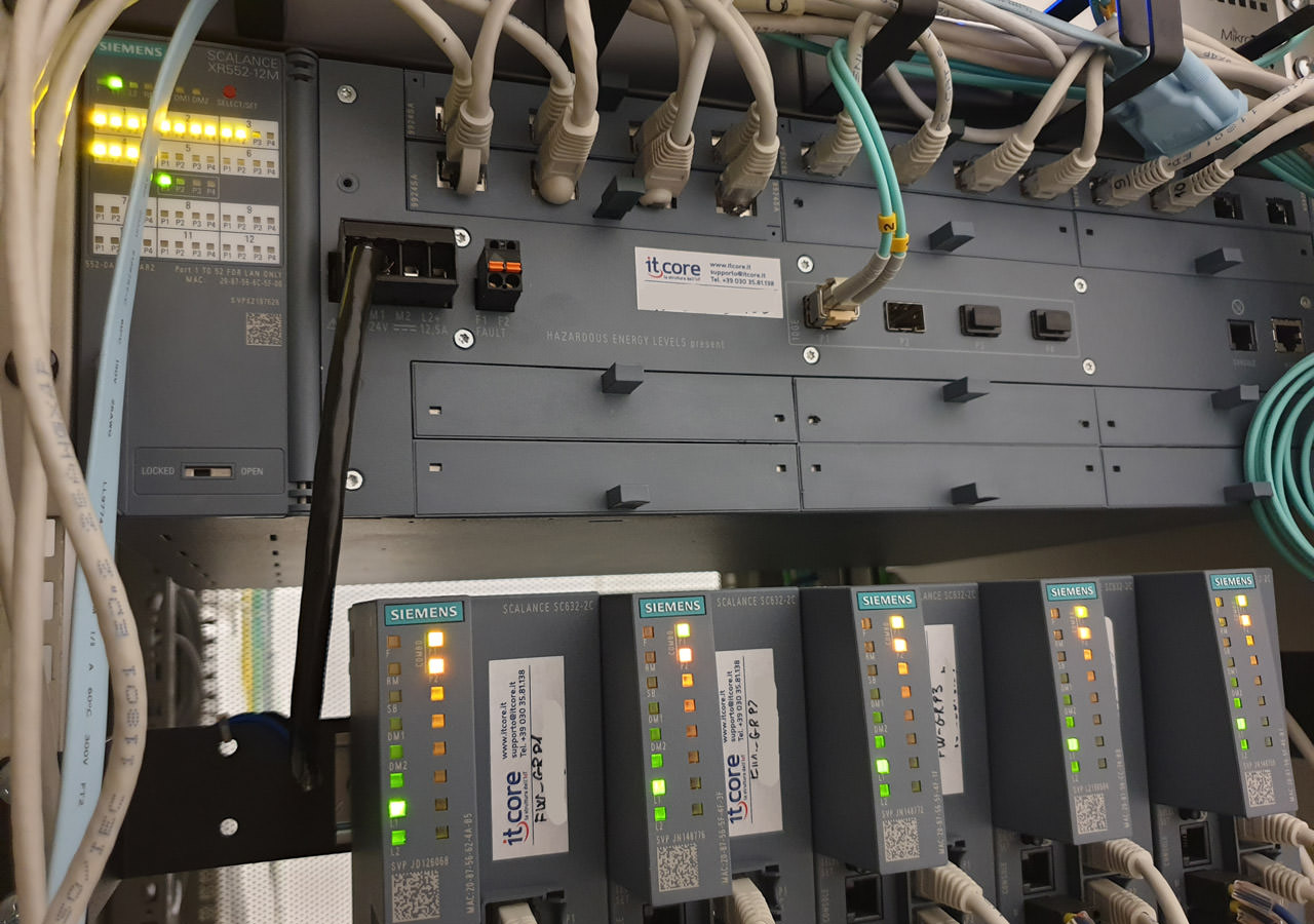 Scalance SC632: the array of industrial firewall enables the right communication path from plant network to IT and vice versa.
