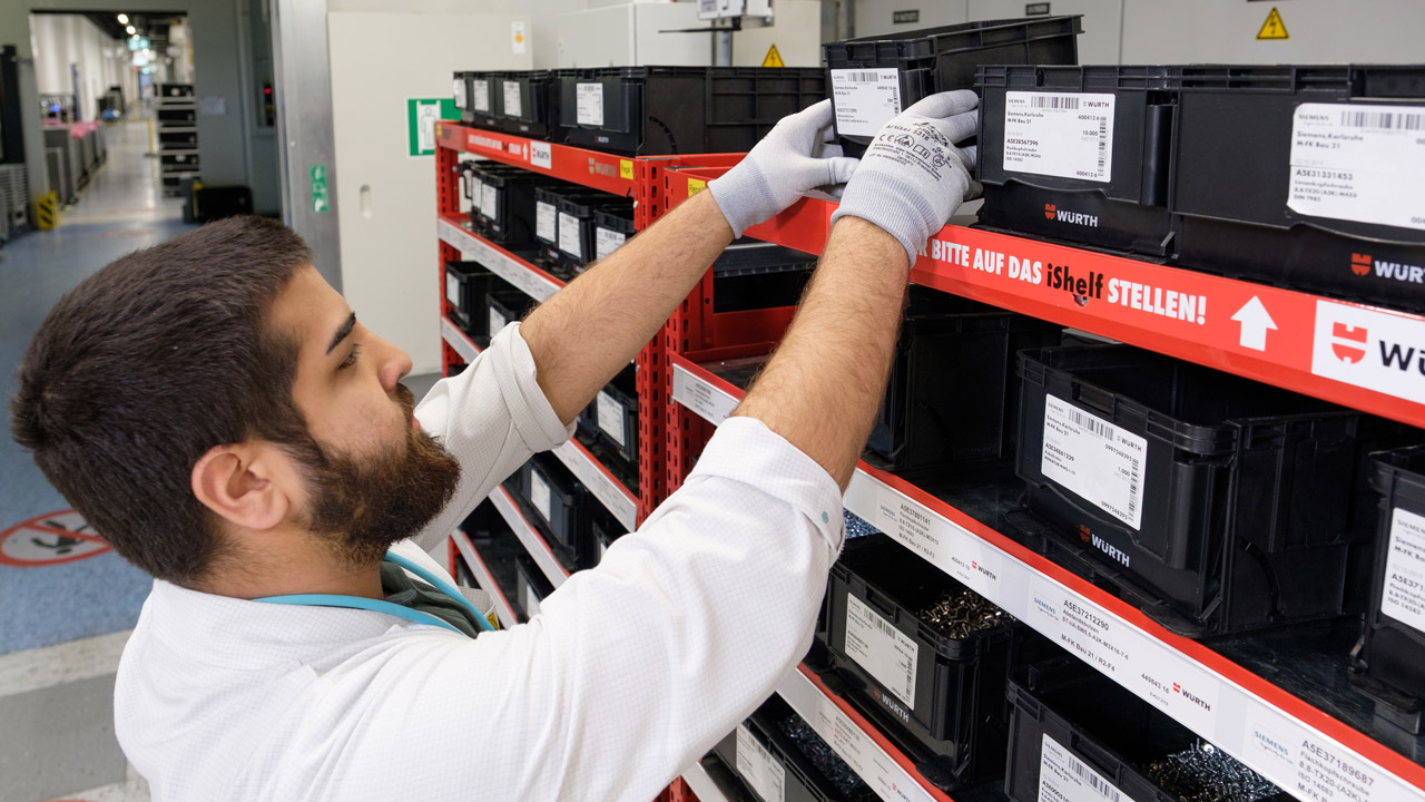 Via RFID and mobile wireless, the supplier is informed of changing requirements directly and in real time 