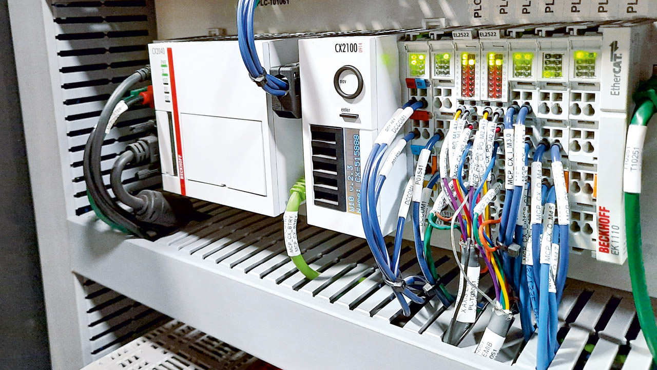 A CX2040 Embedded PC from Beckhoff delivers ample processing power to coordinate the five motion axes of the high-speed laser cutting machine.