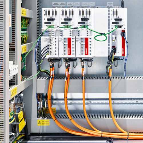 OCT also reduces the wiring effort for the AX5000 Servo Drives. Picture: © Beckhoff