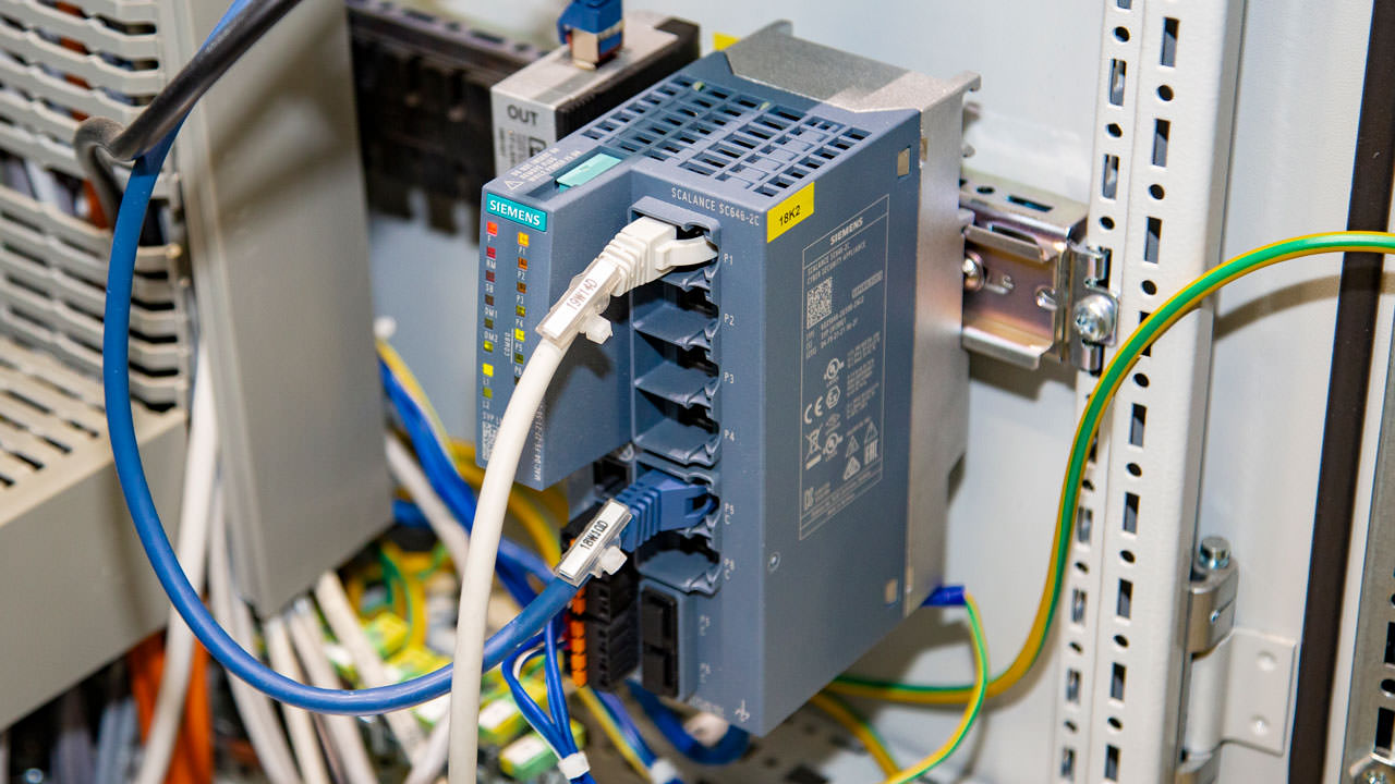 For larger machines customers use the more powerful Industrial Security Appliance Scalance SC646-2C .