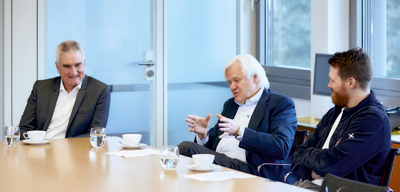 Hans Beckhoff (center) and Martin Rostan (left) review the past 20 successful EtherCAT years and share their many years of experience with the next generation represented by Johannes Beckhoff (right).