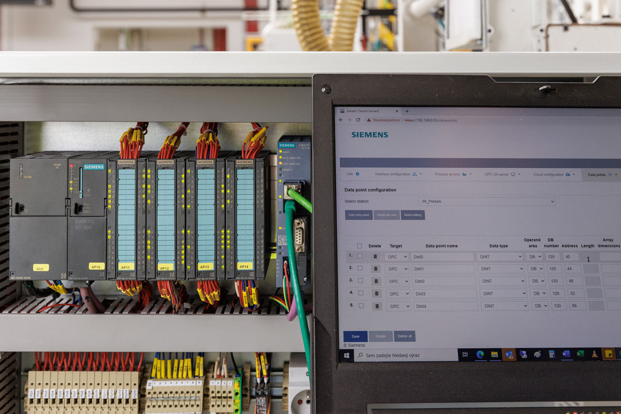 Convenient configuration of data points (from PLC to an OPC UA server) via a Simatic CC716 web server module with no need to change hardware configuration in Step 7.