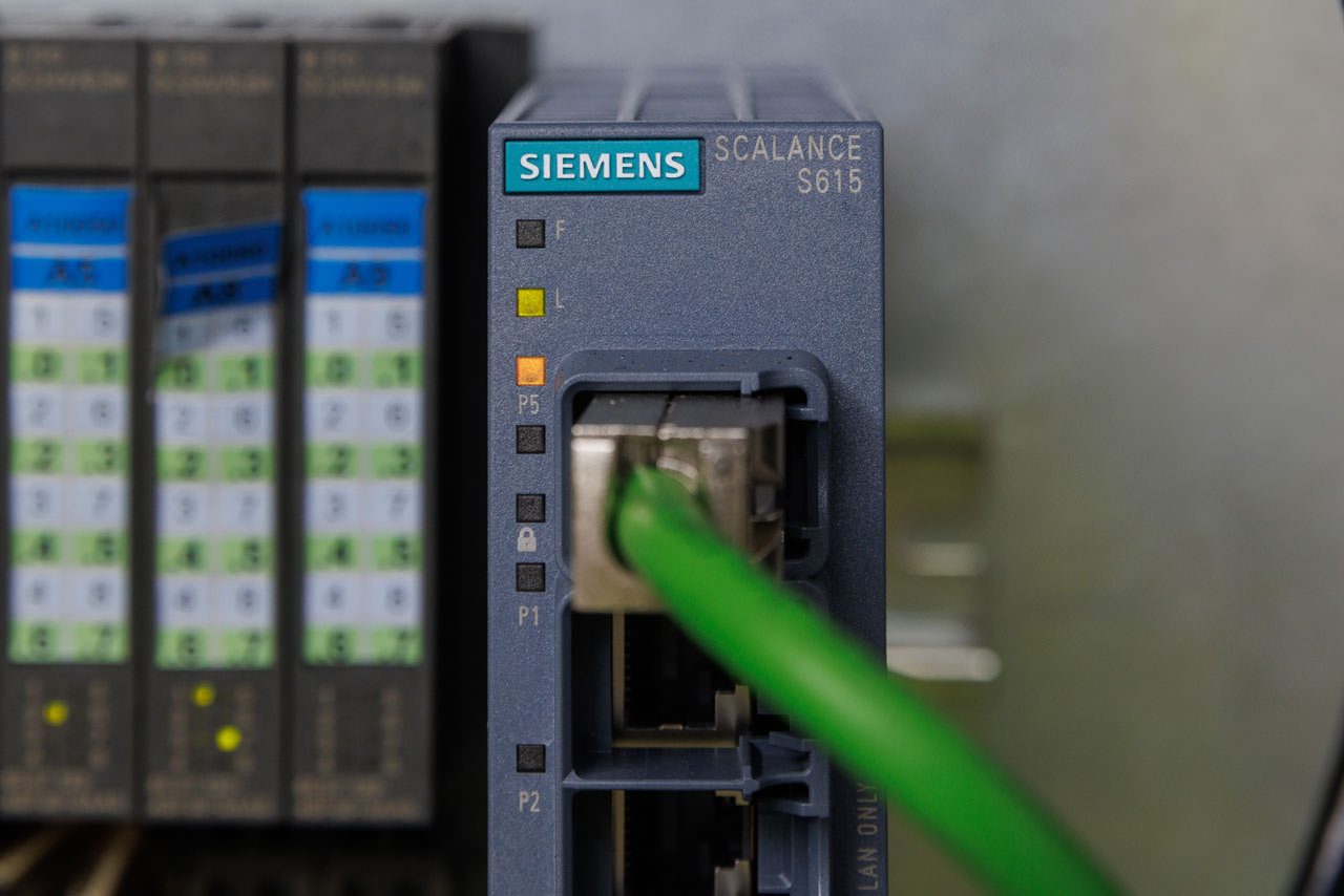 The Scalance S615 NAT router converts data from the internal network to the external network.