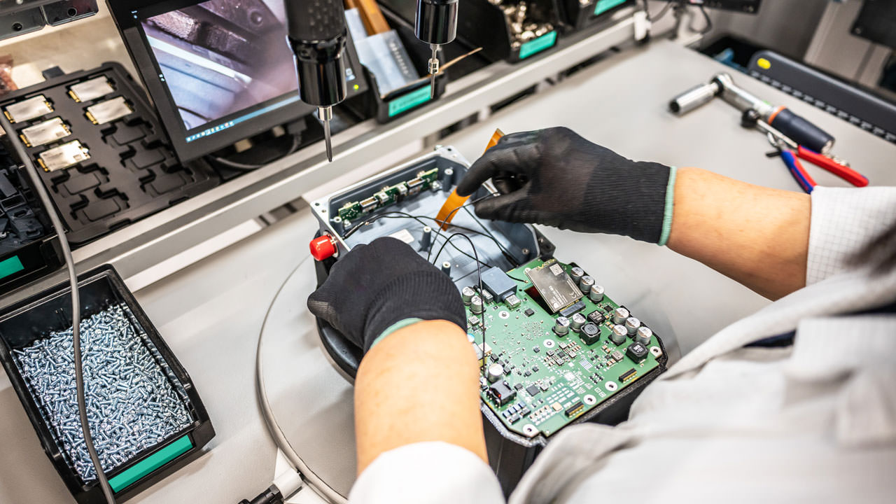 Industrial 5G routers in the making: "At MF-K, we do not only produce them, but we use them as well."