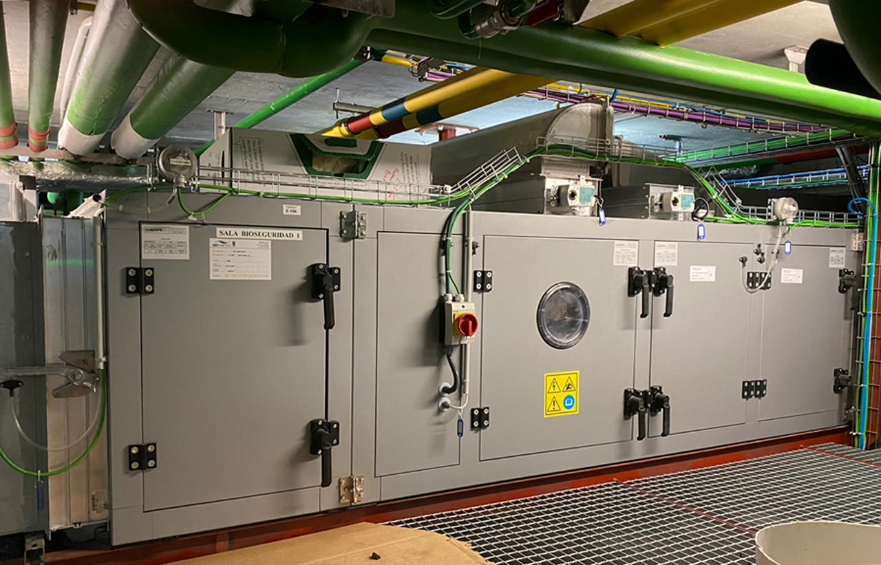 Air Handling Units (AHU) guarantee sterile conditions inside production areas.