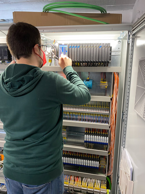 A technician uses the groov EPIC processor’s integrated high-resolution color touchscreen.