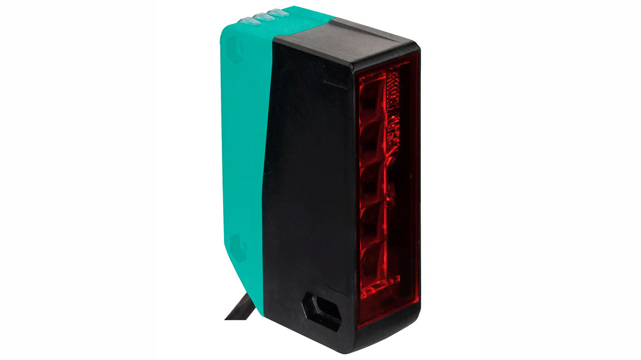 Retroreflective area sensor with IO-Link reliably detects objects regardless of shape or size.