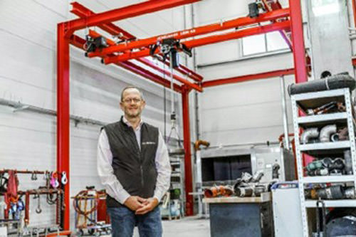 Caption: A crane system that, despite supports and installations, fully covers the area and can later be extended to the existing bridge cranes. (Image source: Konecranes GmbH)