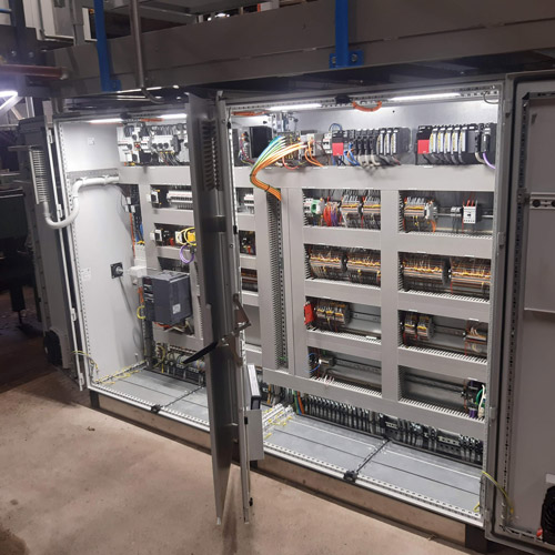 The switch to CC-Link IE Field brought advantages such as improved fault diagnosis, a more flexible wiring structure and simpler hardware configurations.