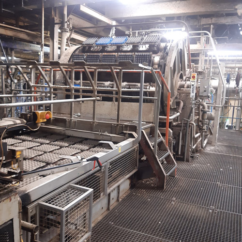To maintain production around the clock, the plant relies on highly automated production lines that must be stable, easy to maintain and adaptable to future needs.
