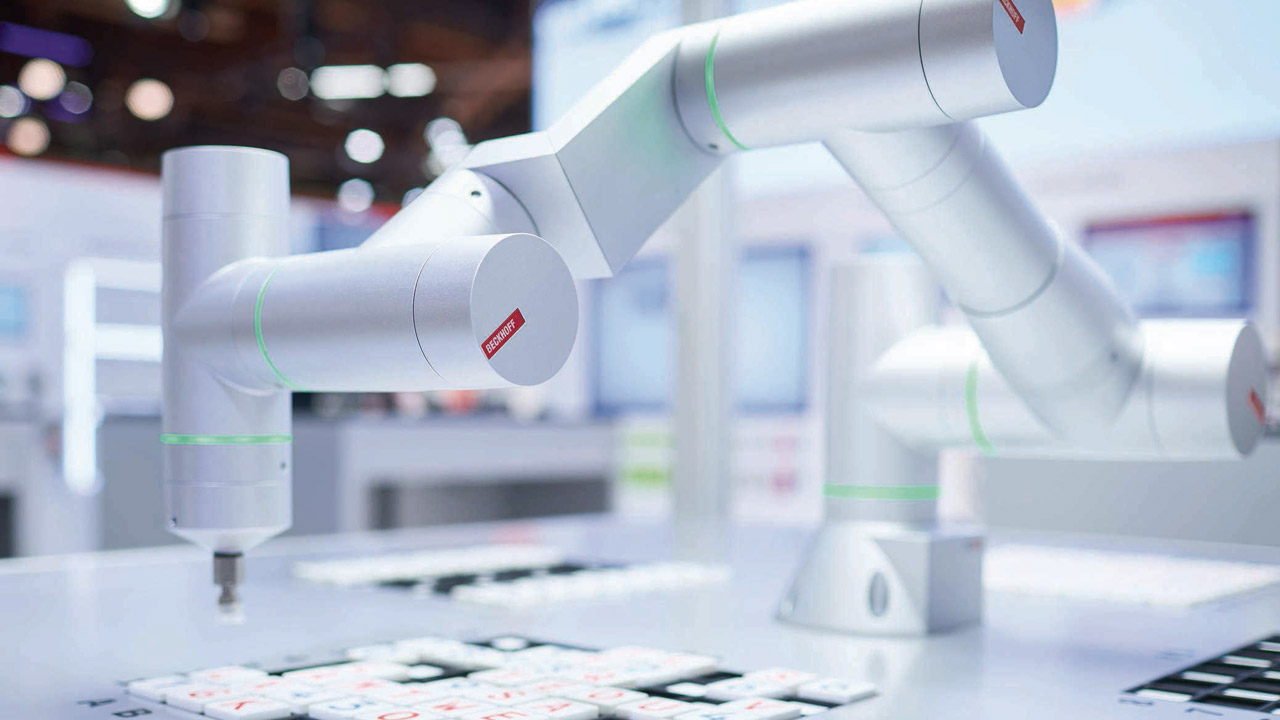 Physical AI in practice: TwinCAT CoAgent translates natural language into machine commands and enables intuitive control of complex mechatronic systems.