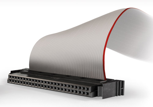 Various variants give users broad design freedom, e.g., for flat cables as well as coplanar and mezzanine configurations.